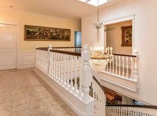 704 Deer Trail Ln, Oak Brook, IL