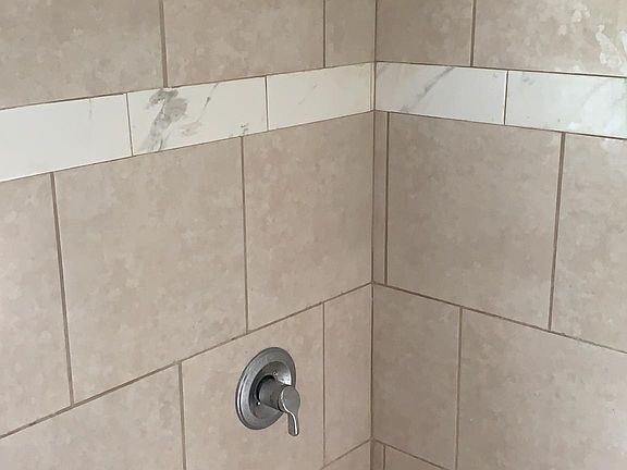 4th image of 7403 Edgewater Dr