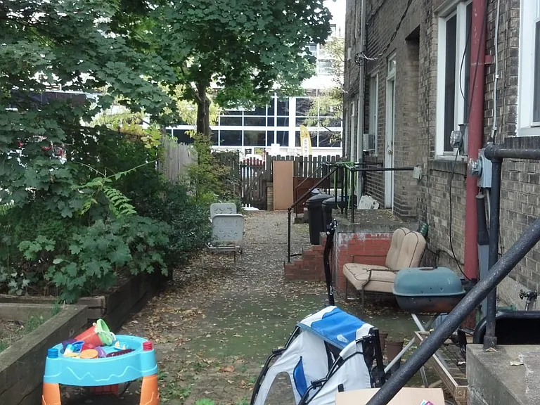 5535 Centre Ave #10 — Photo 2