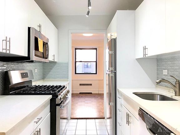 5th image of 420 E 79th St APT 5B