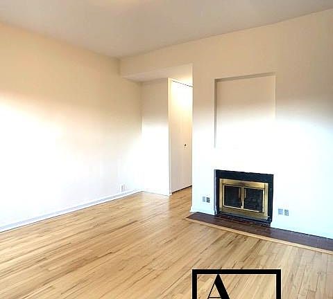 2nd image of 201 E 12th St APT 514