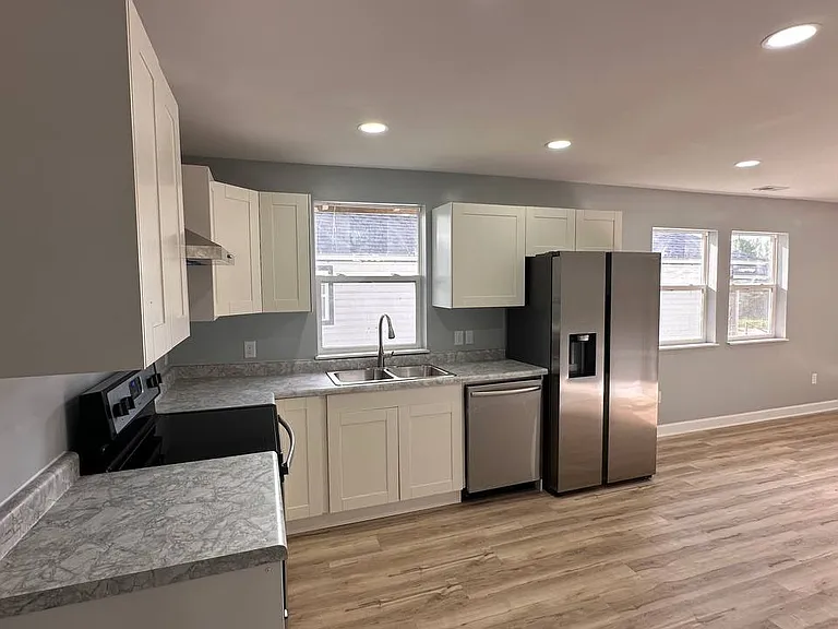 1107 E Mulberry St — Photo 23