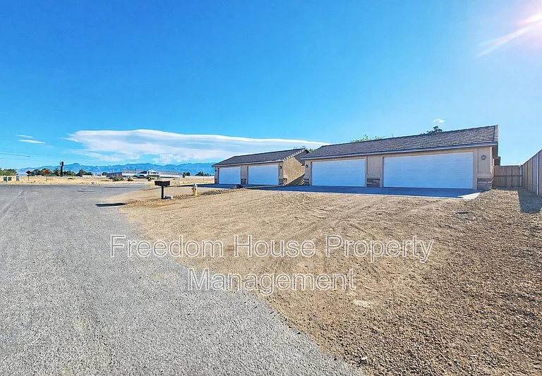1041 Marne Ct #4 — Photo 1