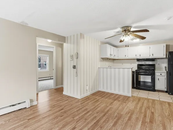 136 Tyngsboro Rd APT 7, North Chelmsford, MA 01863