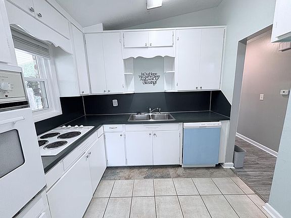 3rd image of 5439 Mariner Dr