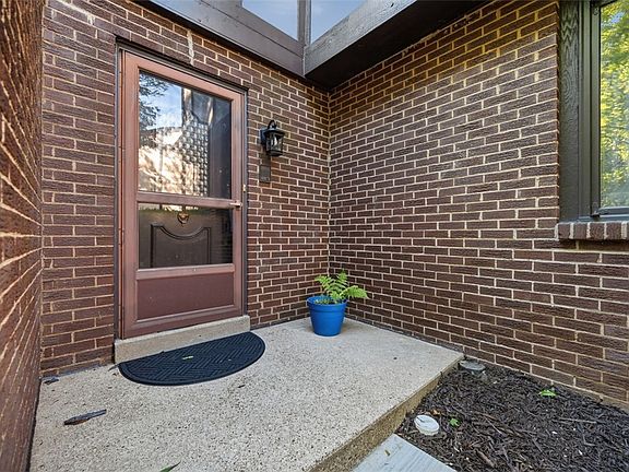 4th image of 2828 Bingham Dr