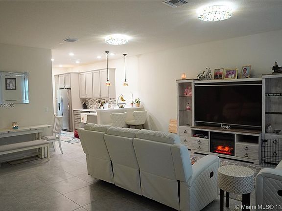 2nd image of 5030 Eucalyptus Dr Unit 2