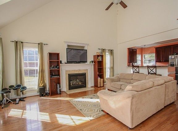 3rd image of 1921 Pineville Dr