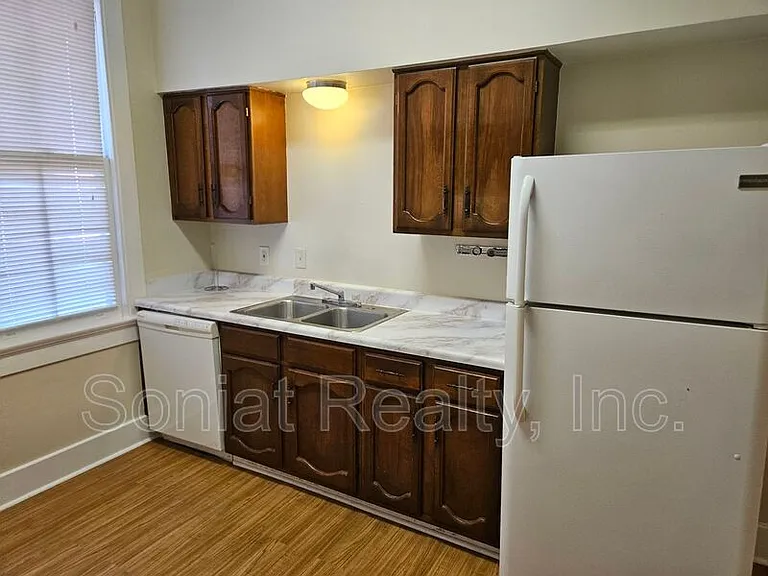 110 S Pierce St #C — Photo 9
