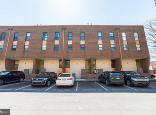 8 Hamilton Cir, Philadelphia, PA 19130