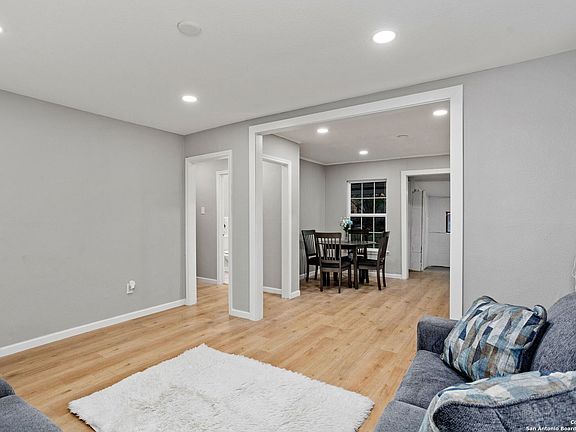 5th image of 2642 E HOUSTON ST