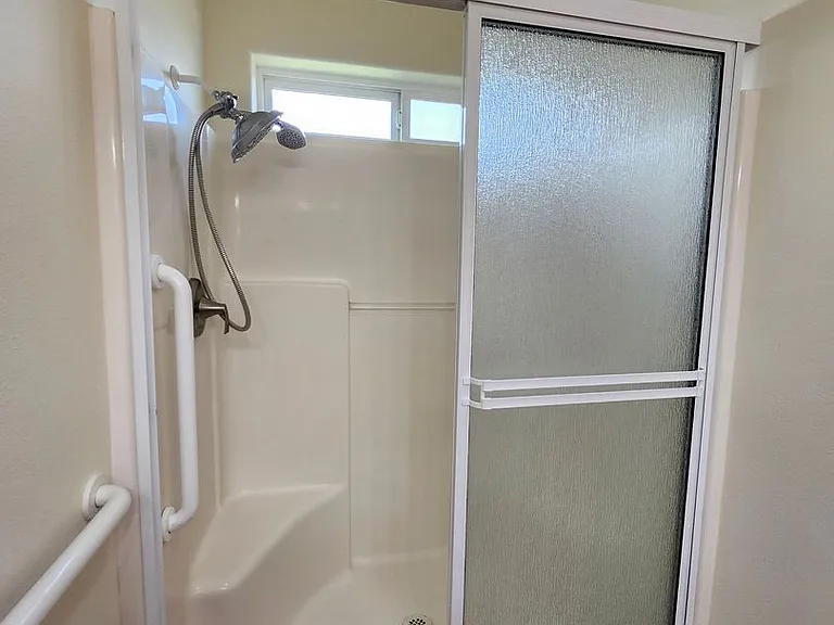 106 Prestwick Ln — Photo 10