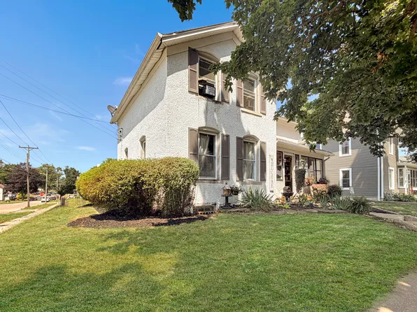 428 W Chestnut St, Freeport, IL 61032