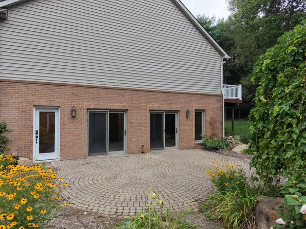 5690 White Lake Rd #B, Clarkston, MI 48346