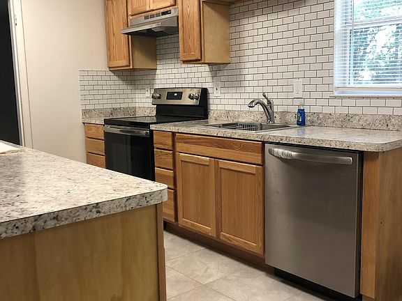 4th image of 392 Oakland Cir