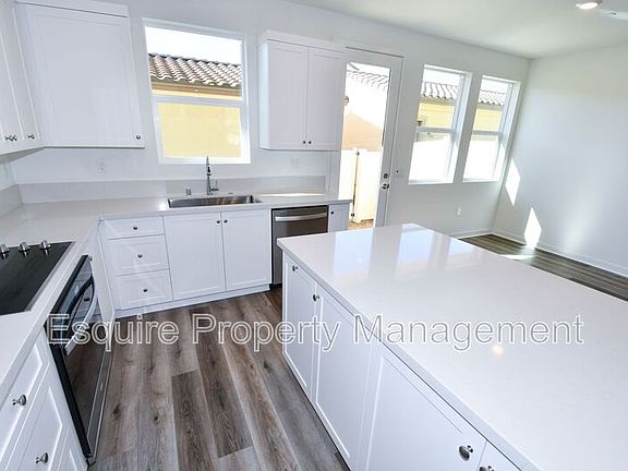 5th image of 193 Capistrano Dr