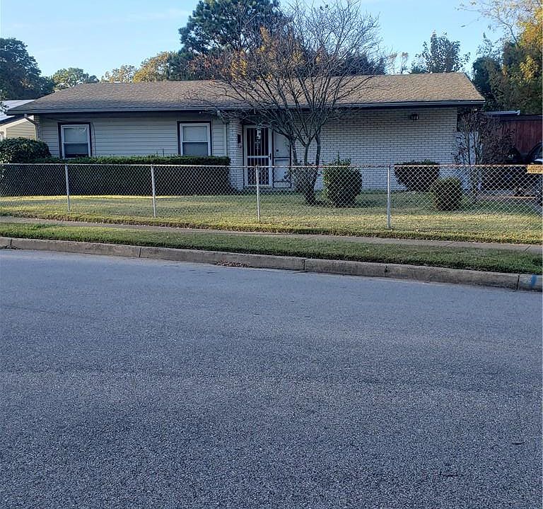 1st image of 1316 Oakmont Pl