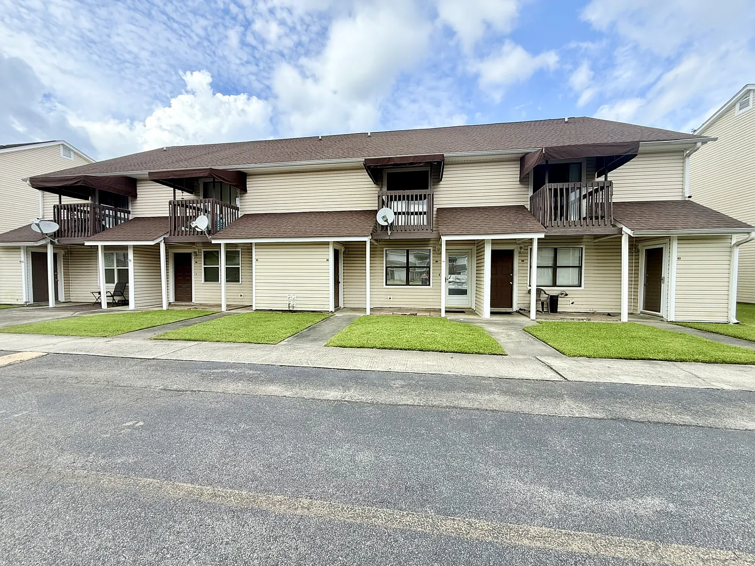 2 bed, 2.0 bath, 1064 sqft, $1,275 — Photo 1