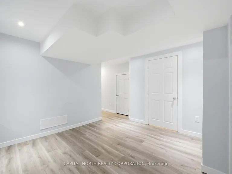 63 Elizabeth St — Photo 32