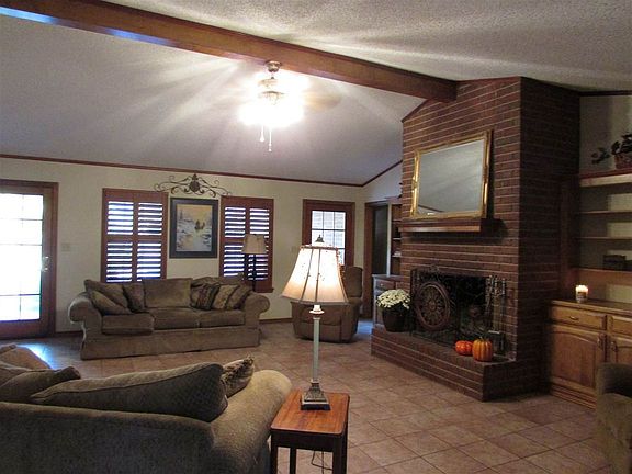 5th image of 16 Hickory Oak Ln