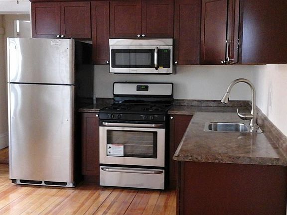 2nd image of 165 Whitwell St #1