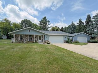 4861 Briarvale Dr, West Bend, WI 53095