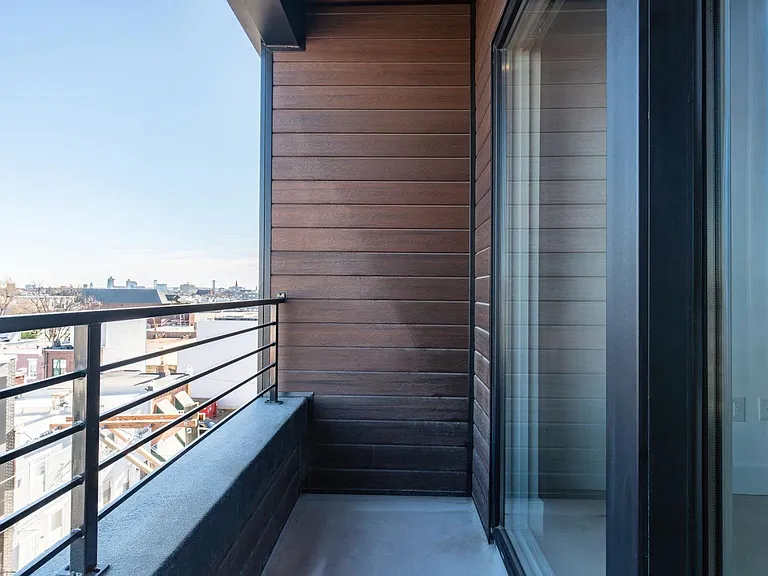 Q10 Luxury Apartments — Photo 17