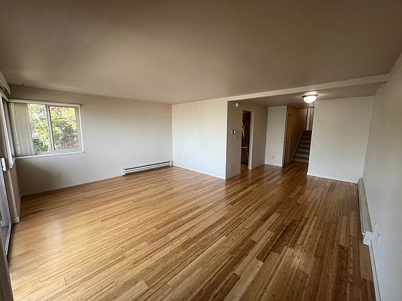 4th image of 4420 Greenwood Ave N APT 4