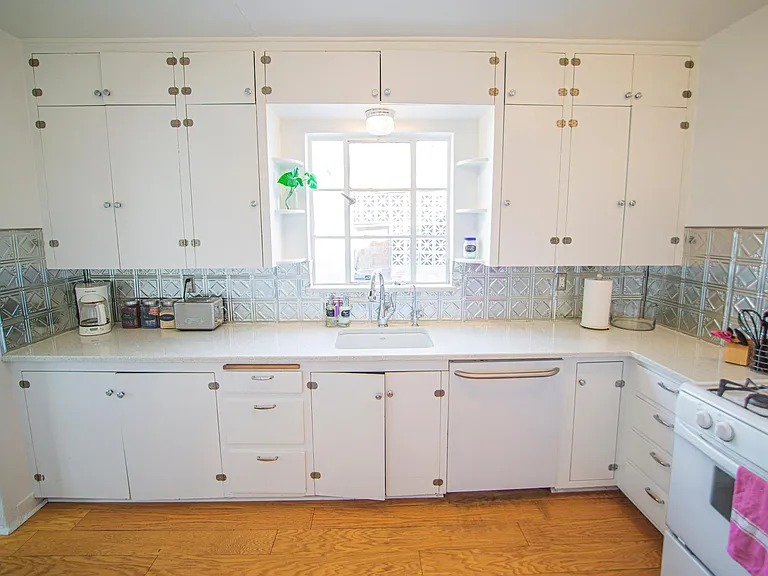 2423 Rose Ave NW — Photo 13