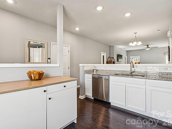 4th image of 9311 Grand Valley Dr