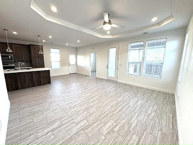 3 bed, 2.0 bath, 1500 sqft, $1,820 — Photo 2