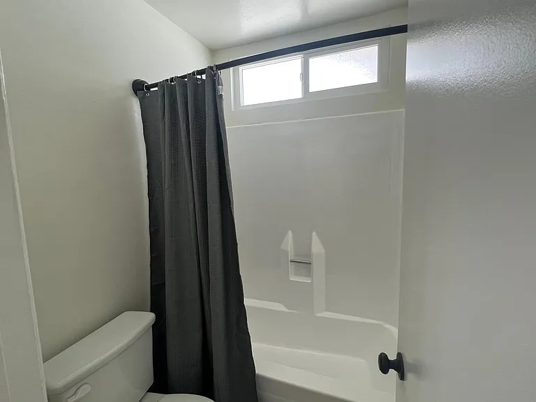 212 E Elmwood Ave — Photo 10