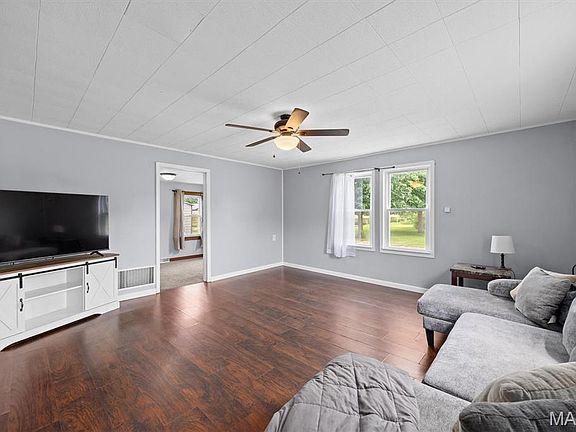 3rd image of 802 Randall Dr