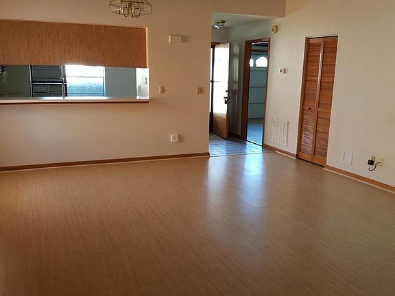 4th image of 1020 NE 30th Ave APT 115