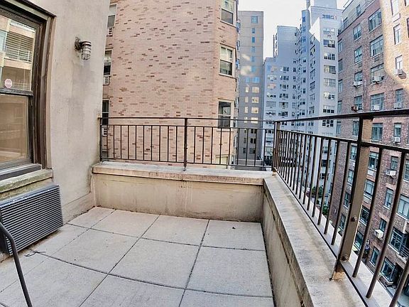 3rd image of 191 E 76th St APT 5C
