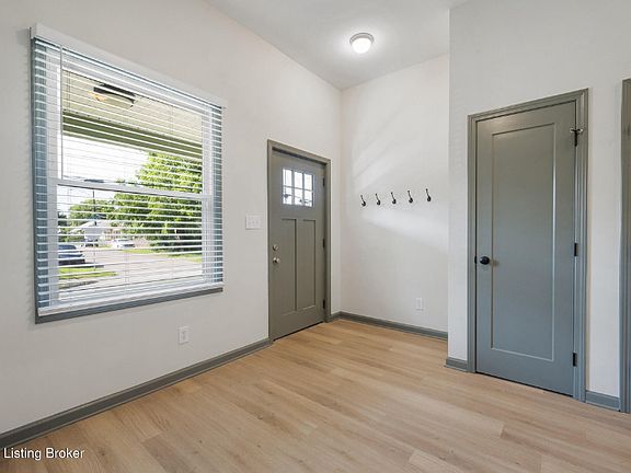 5th image of 664 Lynn St #101