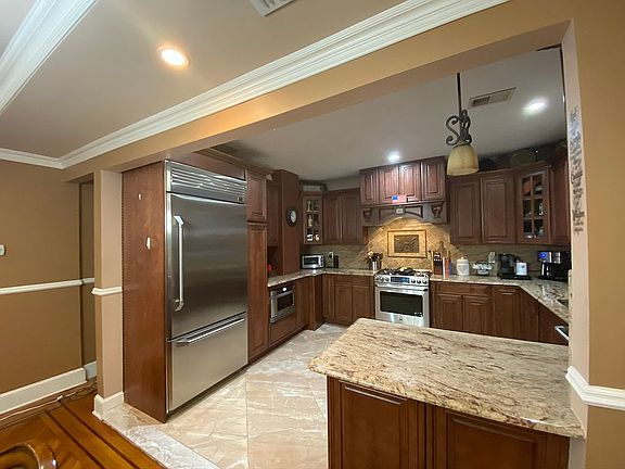 5th image of 7 Stebbins Ave