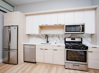448 W Barry Ave #101, Chicago, IL 60657