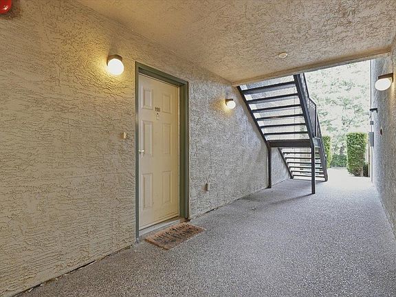 4th image of 217 Begin St #118