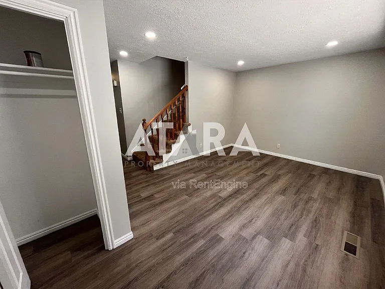 Pine Terrace — Photo 8