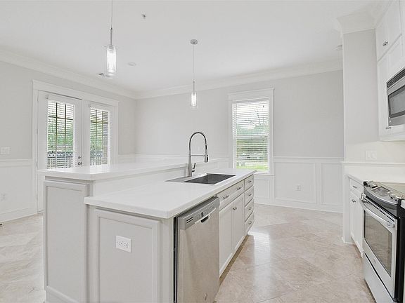 5th image of 2802 Morrison St Unit 109
