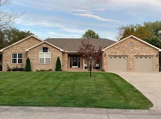 6054 Forest Hills Dr, Charleston, IL 61920