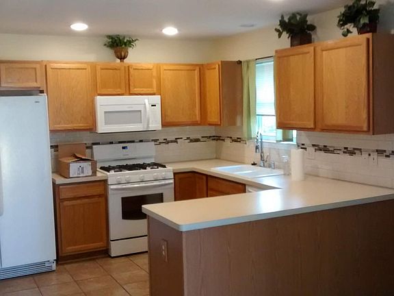 3rd image of 7481 Meadow Ln