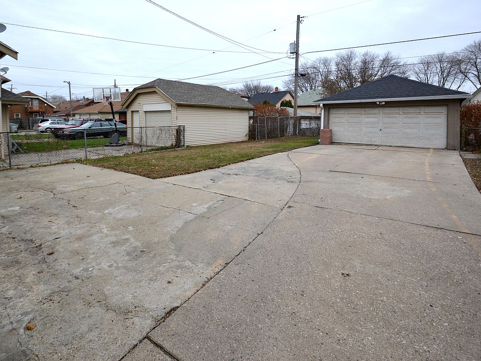 2nd image of 828 S 18th St