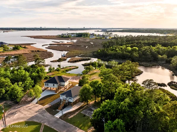 171 Locust Dr, Diberville, MS 39540
