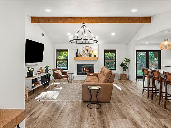 2nd image of 407 Canyon Wren Dr
