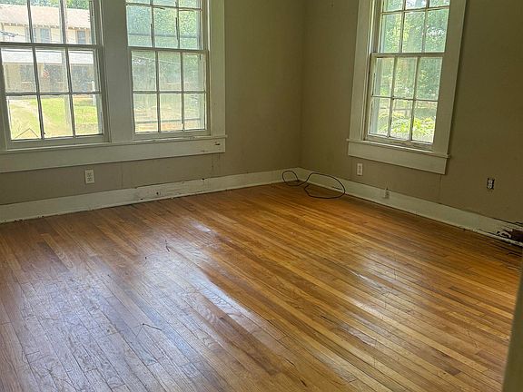 5th image of 1701 S Washington Ave