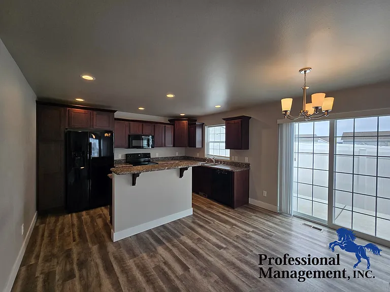 2314 Acacia Cir — Photo 3