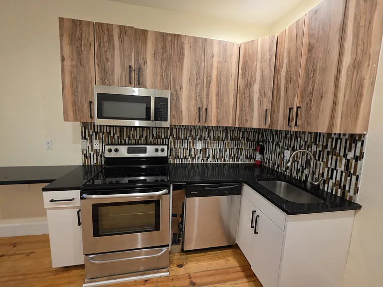 570 Evergreen Ave #2D — Photo 1