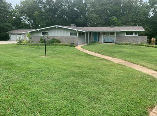 209 Horseshoe Dr, Saint Louis, MO